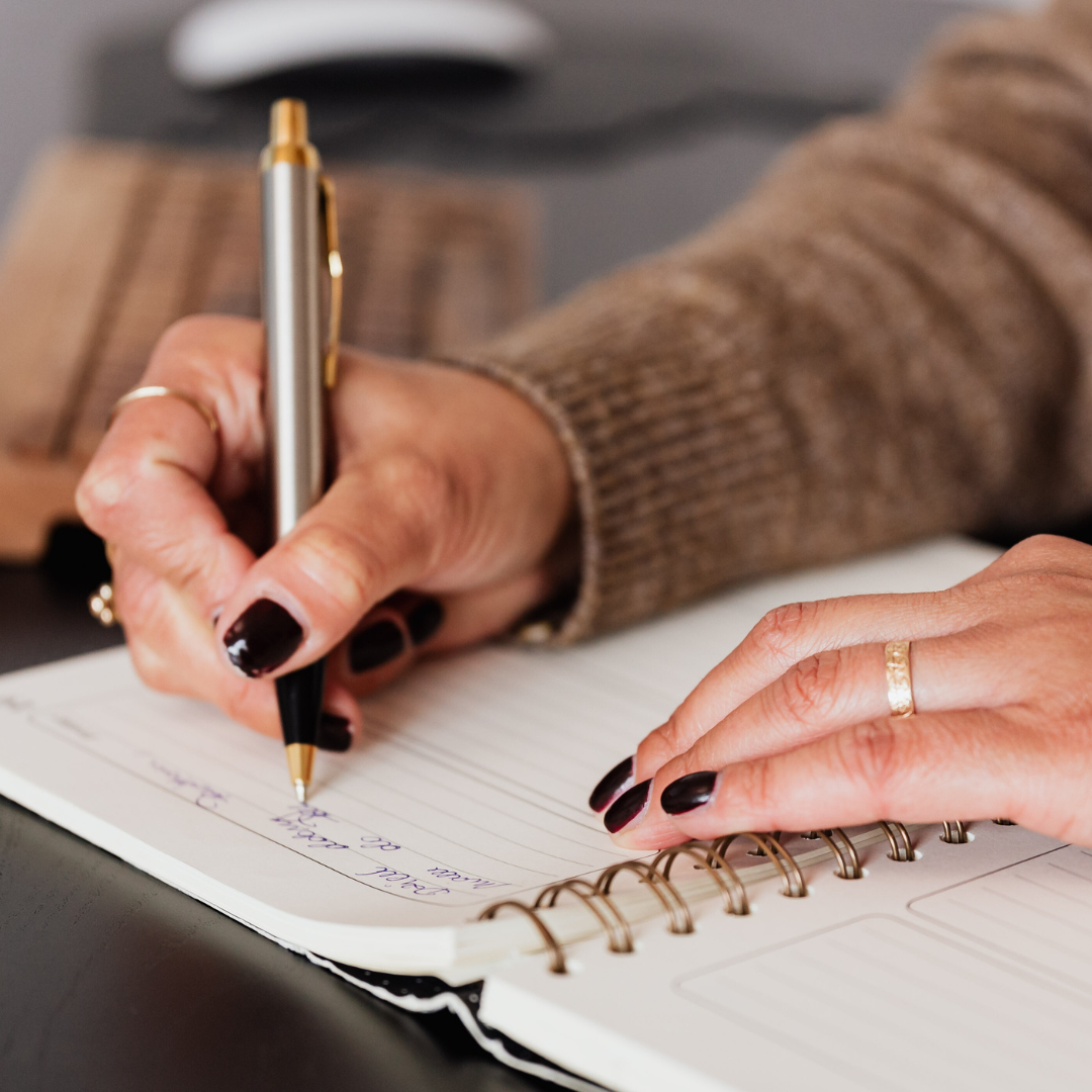 Tips for Starting a Short Story from Scratch: Essential Guidance for New Writers